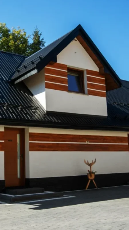 Wejście do przytulnych Apartamentów Aleksandra